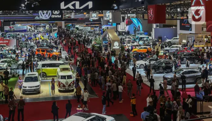 GIIAS 2025 Jadi Arena “Perang” Mobil Listrik China! Harga Mulai Rp 195 Juta! 2 000541800 1721300152 20240718 Hari Pertama GIIAS 2024 ANG 1