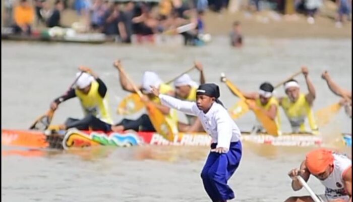 Tukang Tari Pacu Jalur Viral Lewat Tren “Aura Farming”: Saat Tradisi Bangkit Lagi Lewat Tarian 2 WhatsApp Image 2025 07 01 at 16.14.04 b576f179