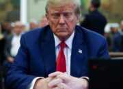 Tarif Dagang Trump Bikin Saham Asia Melemah, Investor Waspada!