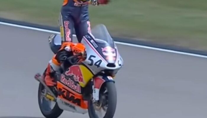 Juara 1 RedBull Rookies Cup di Sachsenring, Veda Selebrasi dengan Gaya Aura Farming Pacu Jalur
