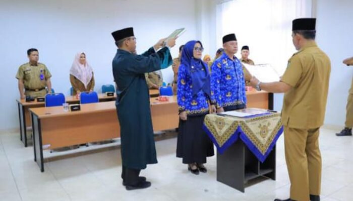 Wabup Pasaman Lantik Dua Pejabat Eselon Disdukcapil: Siap Bekerja Profesional dan Responsif!