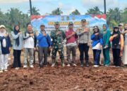 Kapolsek Pelangiran Inhil Tanam Jagung di Baung Rejo Jaya, Dukung Program Ketahanan Pangan Nasional 2025 13 Kapolsek Pelangiran Inhil Tanam Jagung di Baung Rejo Jaya, Dukung Program Ketahanan Pangan Nasional 2025