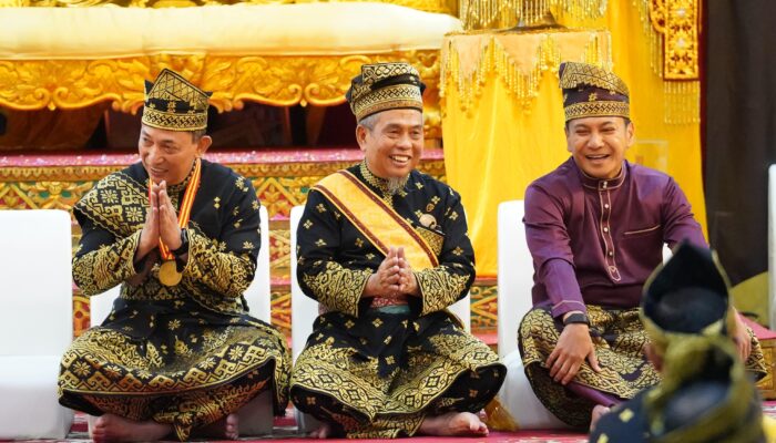 Anugerah Adat untuk Kapolri: Simbol Kehormatan dan Amanah Moral dari Bumi Melayu Riau