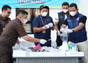 Pemusnahan Barang Bukti di Tebo Jambi: 110 Gram Sabu, Ganja, dan Sajam Dimusnahkan oleh Kejari, Polres, dan PN 13 Pemusnahan Barang Bukti di Tebo Jambi: 110 Gram Sabu, Ganja, dan Sajam Dimusnahkan oleh Kejari, Polres, dan PN