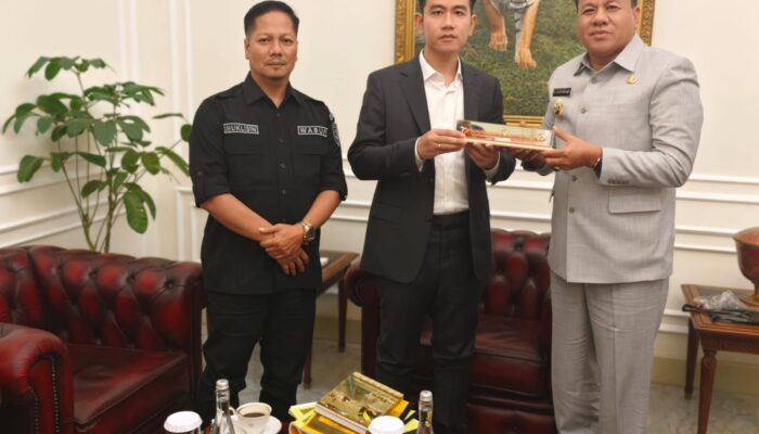 Sambangi Istana Wapres, Bupati Kuansing Undang Gibran Buka Pacu Jalur 2025