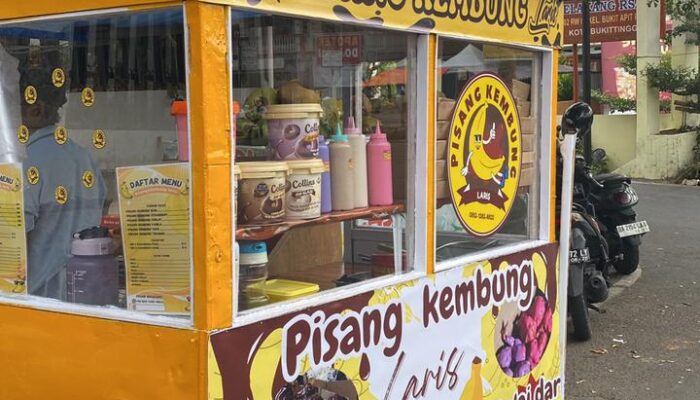 Dari Sosmed Jadi Usaha: “Pisang Kembung Laris” Camilan Hits di Samping RSAM Bukittinggi