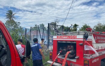 PMI Bukittinggi Turun Bantu Korban Kebakaran Rumah di Tilatang Kamang