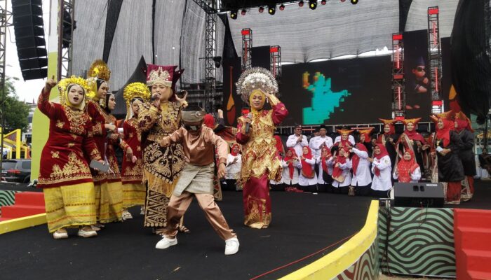 Pentas Seni Festival Pacu Jalur 2025: IKM Kuansing Hadirkan Kolaborasi Budaya Minangkabau dan Kuansing