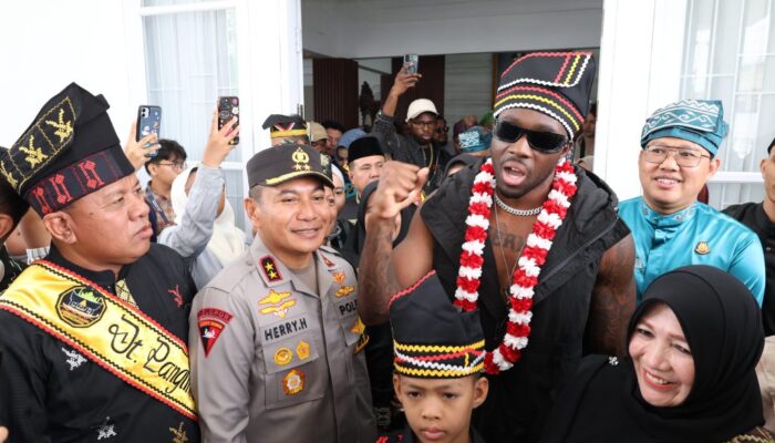 Rapper Melly Mike Tiba di Kuansing, Bertemu Dikha Si “Aura Farming”