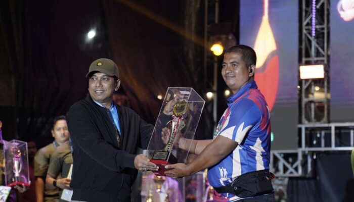 Tim Jalur Raga Bhayangkara Polda Riau Sabet Juara Eksibisi di Festival Pacu Jalur Nasional 2025