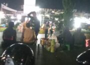 Potret Pedagang Rentengan: Menjaga Denyut Malam di Bawah Jam Gadang