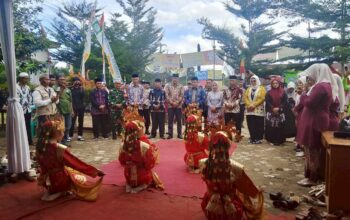 HARI ULANG TAHUN KE-50 DESA PERINTIS DIMERIAHKAN, BUPATI TEBO YANG DIWAKILKAN SEKDA DR. SINDI, S.H., M.H