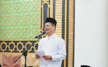 Safari Ramadan di Benai, Wabup Kuansing Serahkan Bantuan Rumah Layak Huni Rp55 Juta