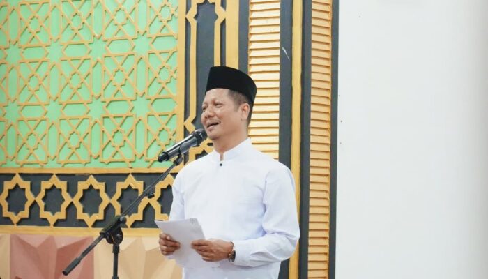 Safari Ramadan di Benai, Wabup Kuansing Serahkan Bantuan Rumah Layak Huni Rp55 Juta