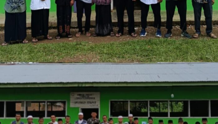 Kadis Kominfo Tebo Kunjungi Madrasah Diniyah Taklimiah Jamiaturridwan Pulau Temiang